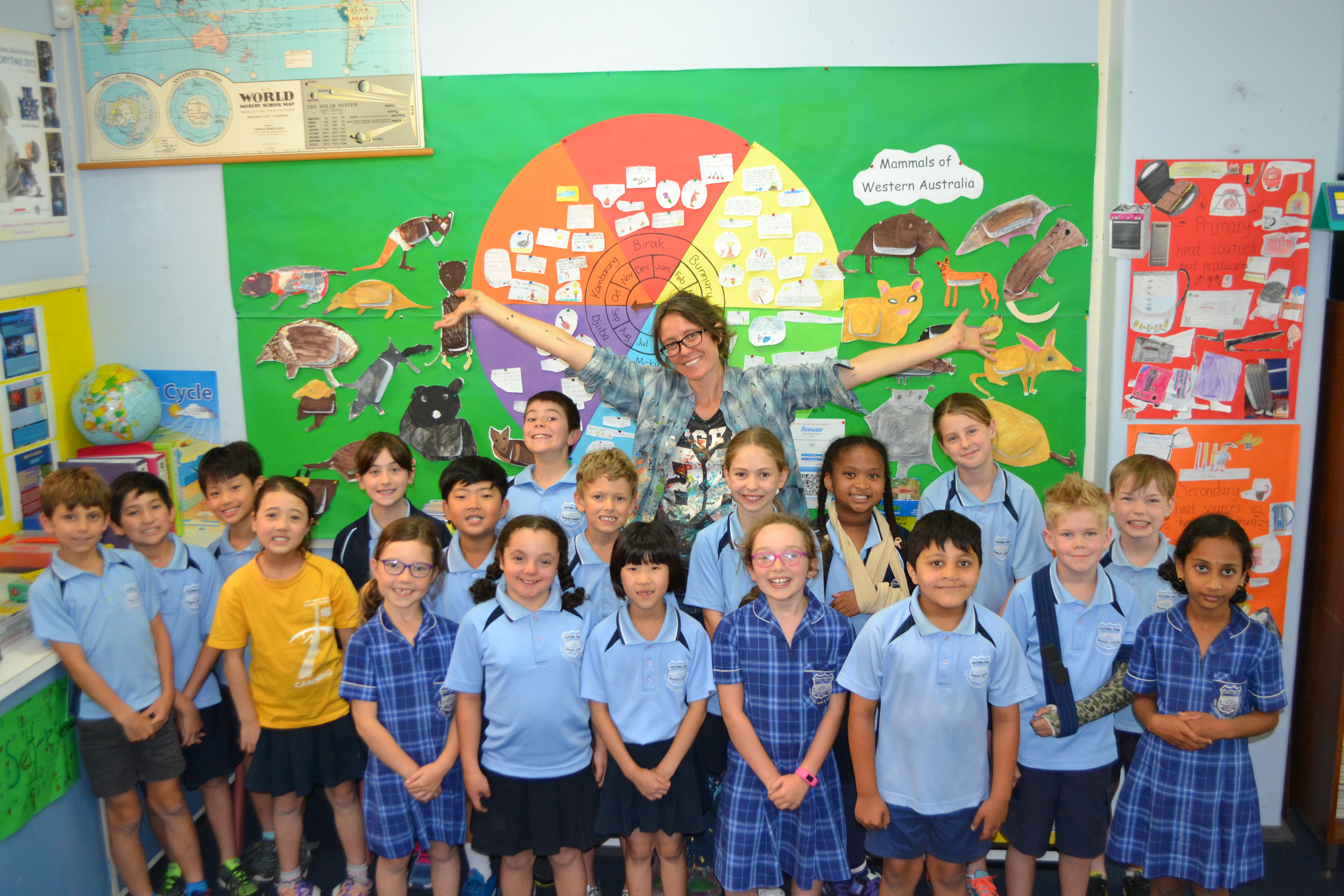 Melski McVee with Year 3 students from Victoria Park Primary School