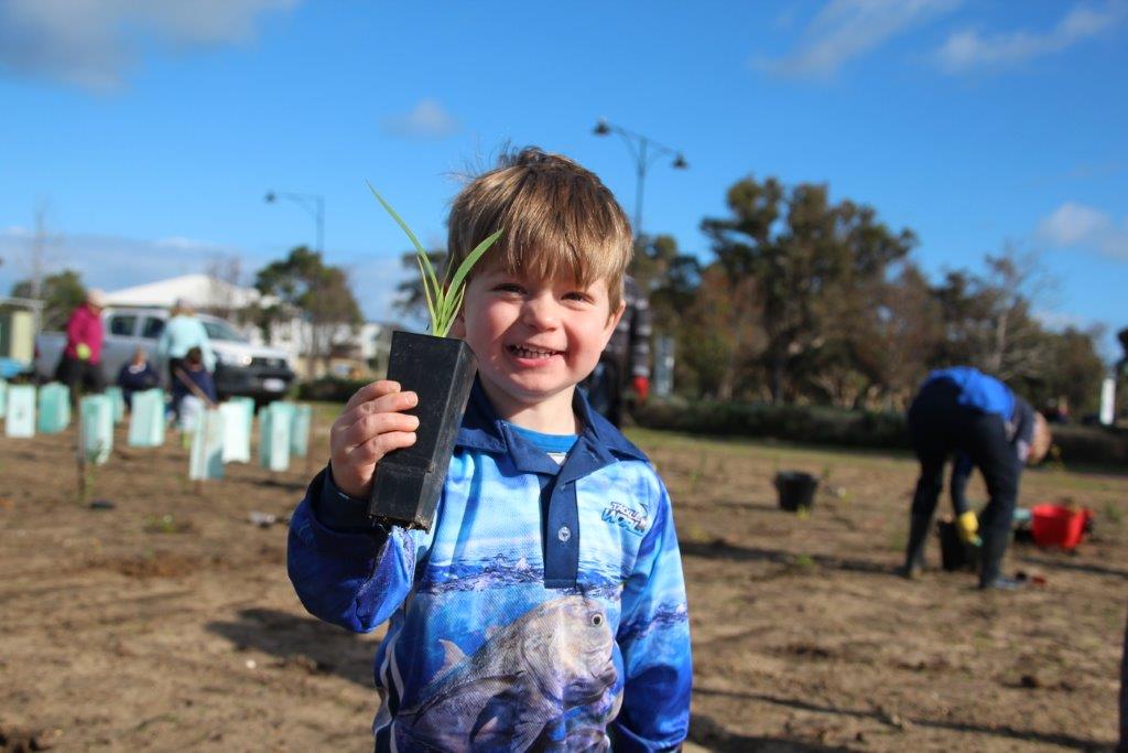 Dunsborough community tree planting event transforms land into natural space